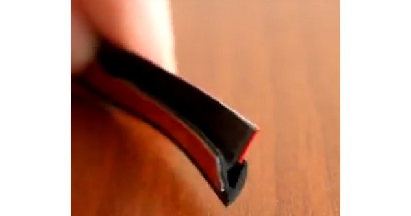 Уплотнительный резиновый профиль на двухстороннем скотче